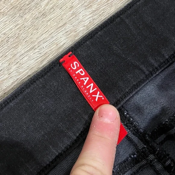 Spanx Women’s Black Distressed High Rise Skinny Pants with Raw Hem Size Large - Picture 5 of 8